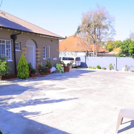 Union Guesthouse Pretoria Bagian luar foto