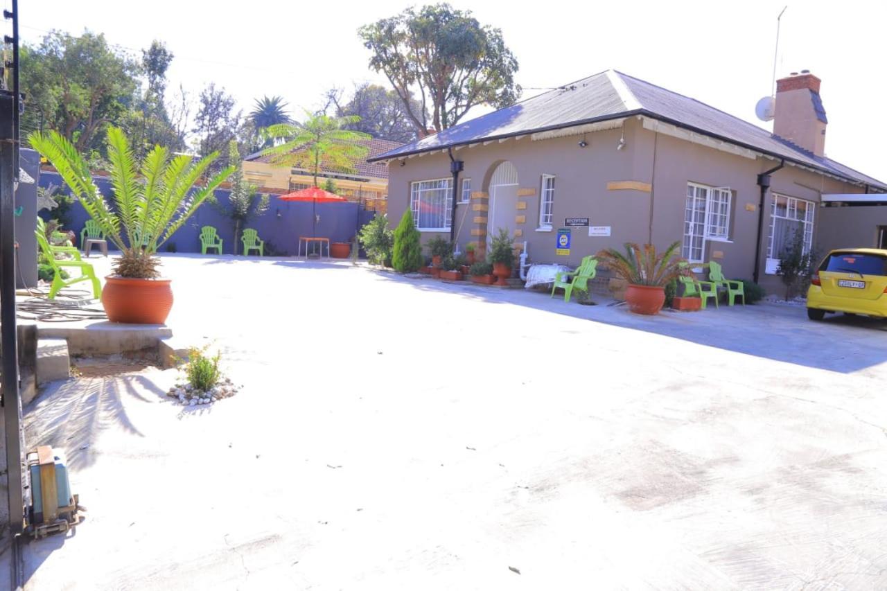 Union Guesthouse Pretoria Bagian luar foto