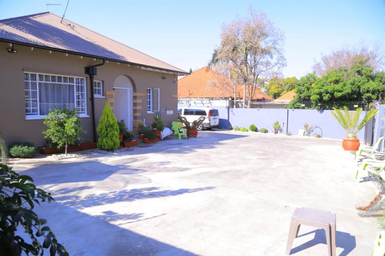 Union Guesthouse Pretoria Bagian luar foto
