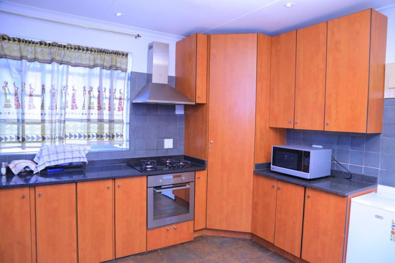 Union Guesthouse Pretoria Bagian luar foto
